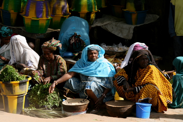 market women in nioro du sahel.JPG